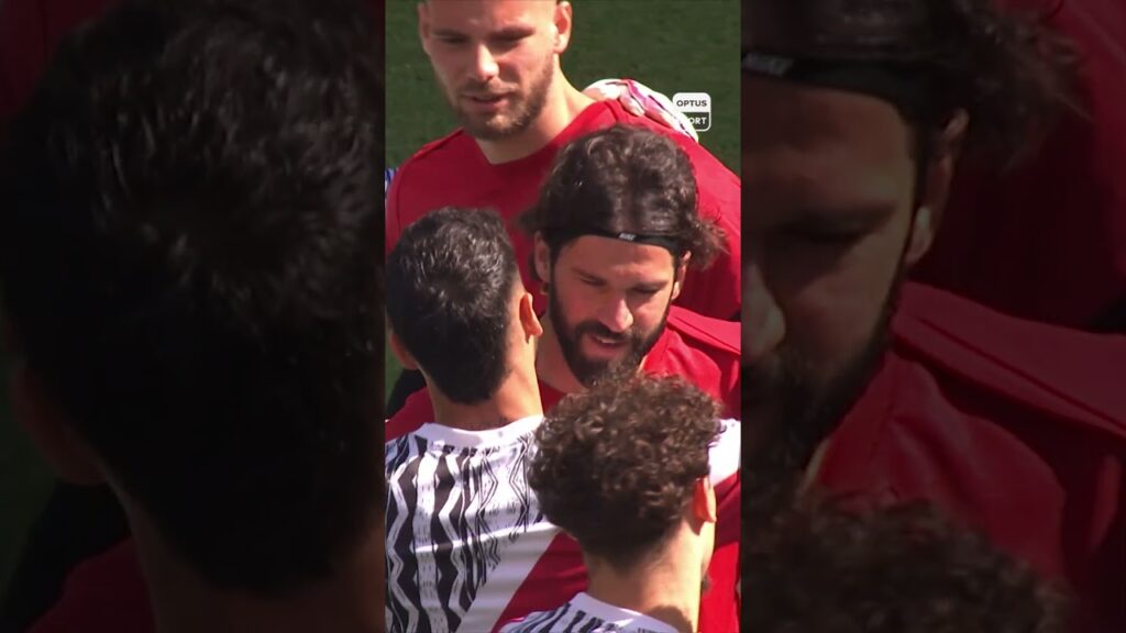 David Raya 🤝 Alisson. Respect between the goalkeepers' union of Liverpool and Arsenal 🫡