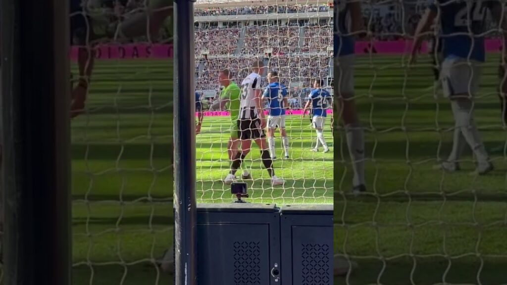 Big dan burn and Jordan Pickford jostle. Nufc go close. Nufc v Everton. 25.5.25