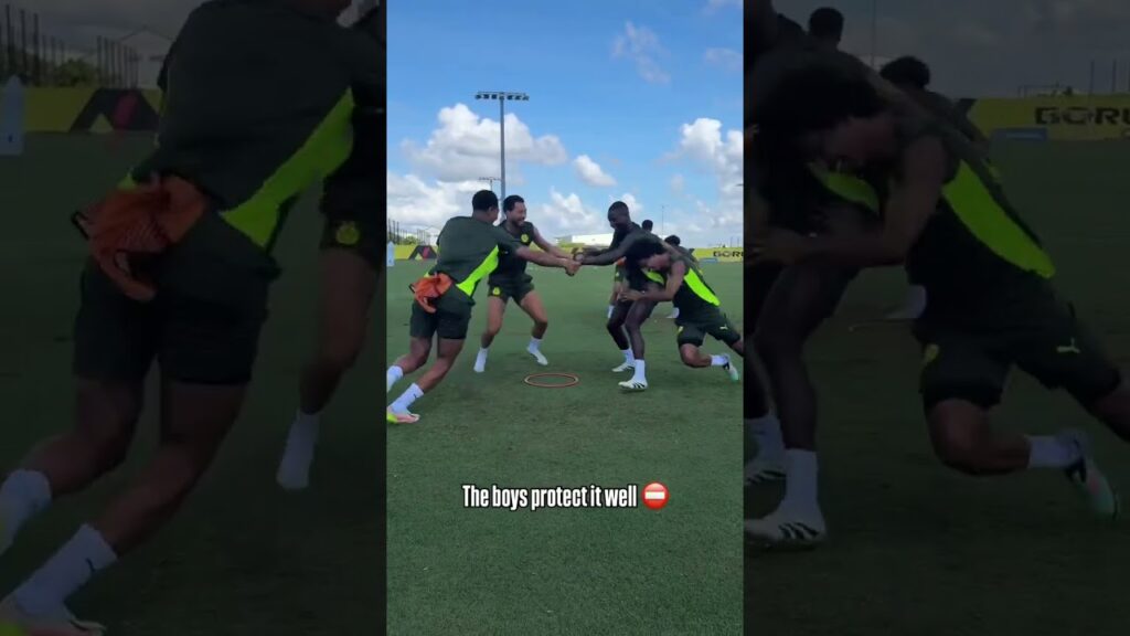 Bellingham x Adeyemi: Crazy warm up challenge 😂