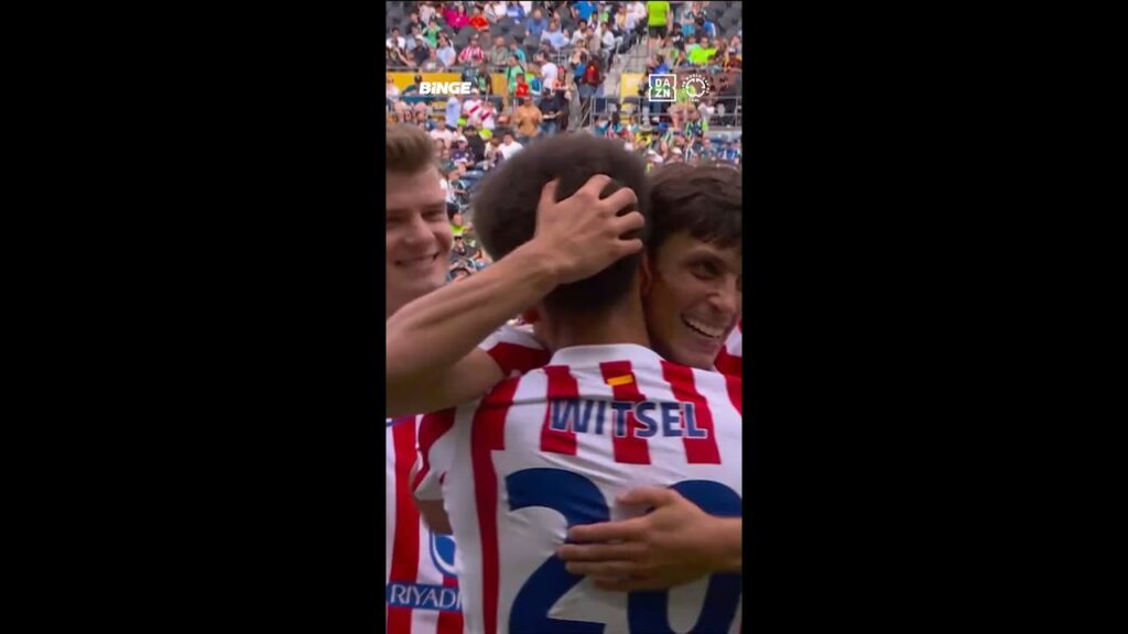 Llorente with a thunderbolt, keeper says no, bar says no… Witsel says YES! 🎯⚽