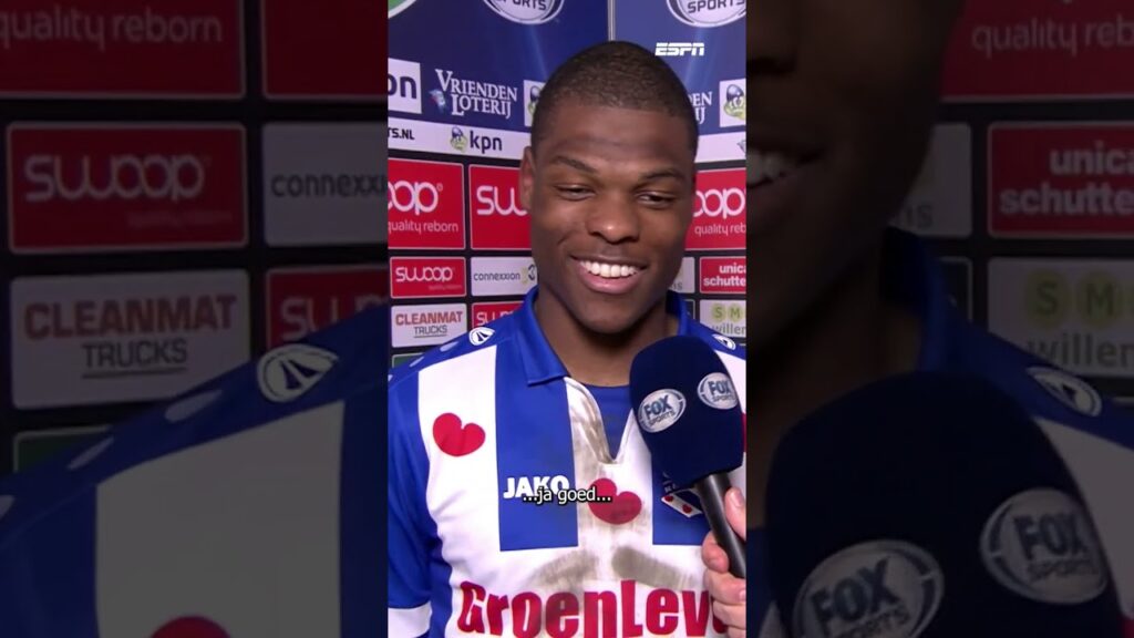 Denzel Dumfries 🔙 "Je kan er moeilijk naast grijpen..." 🤣 #Shorts