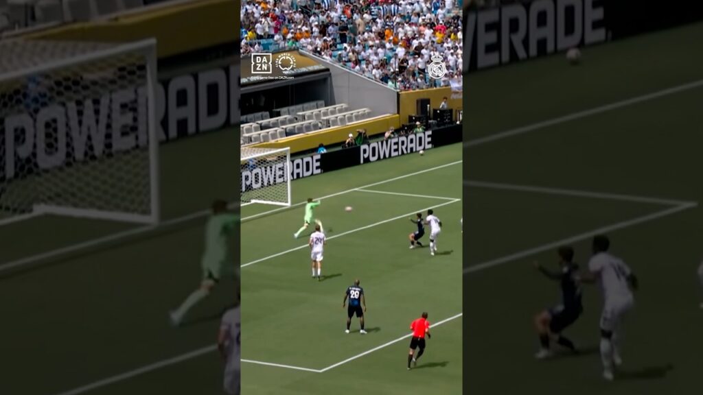 🧤 #Courtois doing Courtois things! #FIFACWC #RealMadrid