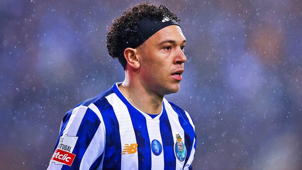 𝐋𝐎𝐎𝐊 𝐖𝐇𝐀𝐓 Pepê is doing at Porto