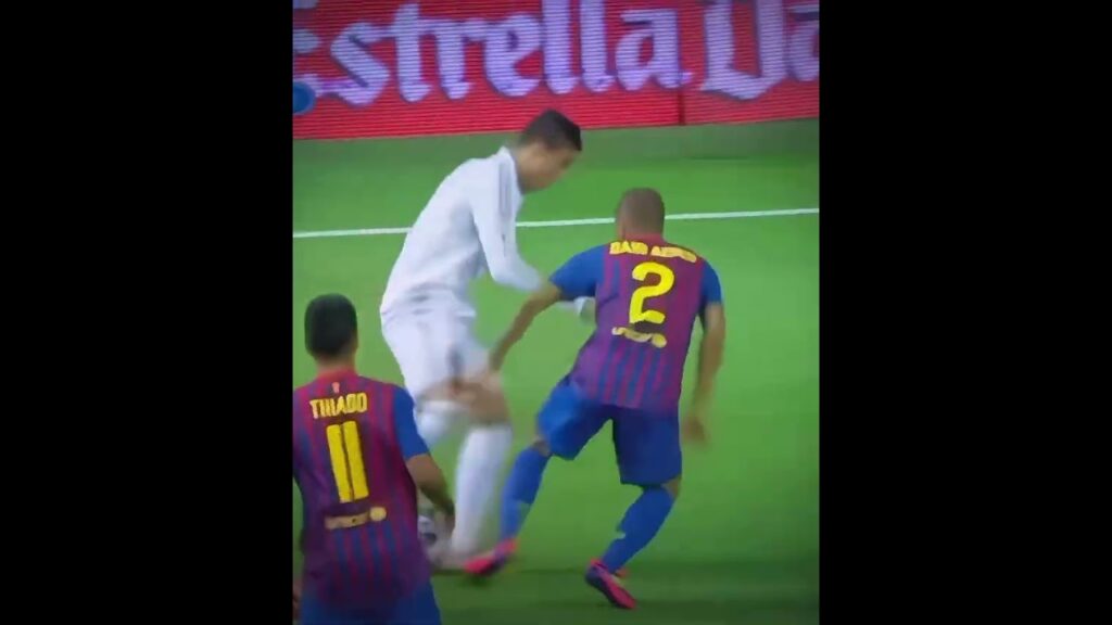 Ronaldo vs Dani Alves 🤯 #best #football #bestbests #ronaldo #danialves #realmadrid #barcelona #fyp