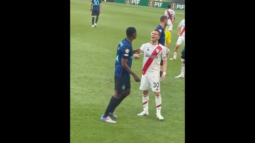 Denzel Dumfries vs Marcos Acuña Fight After Match #shorts #intermilan #riverplate #fight #football