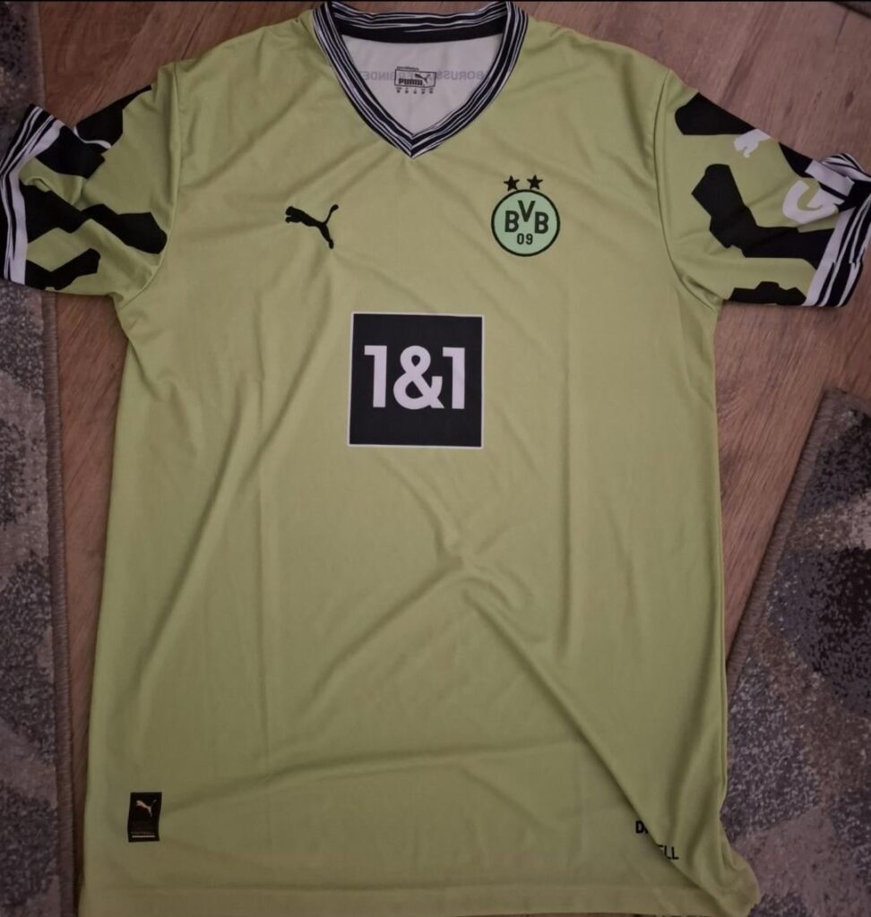 I dont even have to ask if its real, do I?😂