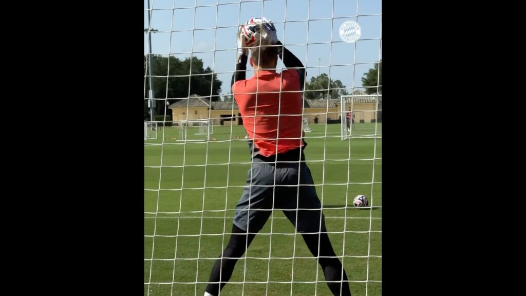 Manuel Neuer getting ready for the game vs Flamengo | Club World Cup 2025 USA