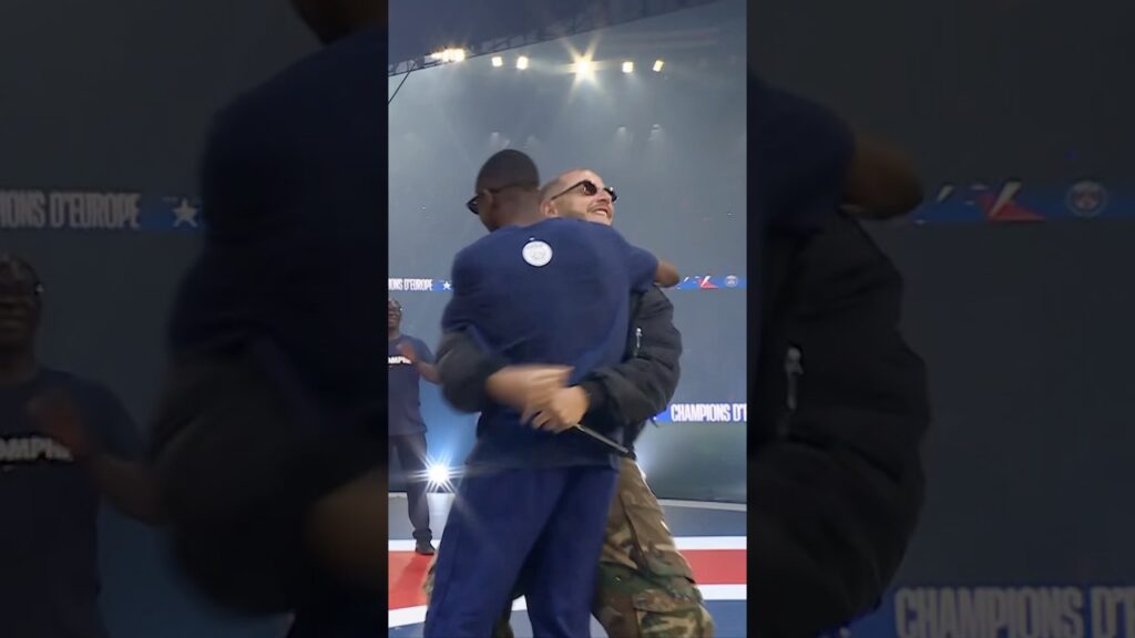 🗣️🚨 DJ Snake : « 𝘌𝘵 𝘖𝘶𝘴𝘮𝘢𝘯𝘦 𝘣𝘢𝘭𝘭𝘰𝘯 𝘥'𝘰𝘳. »