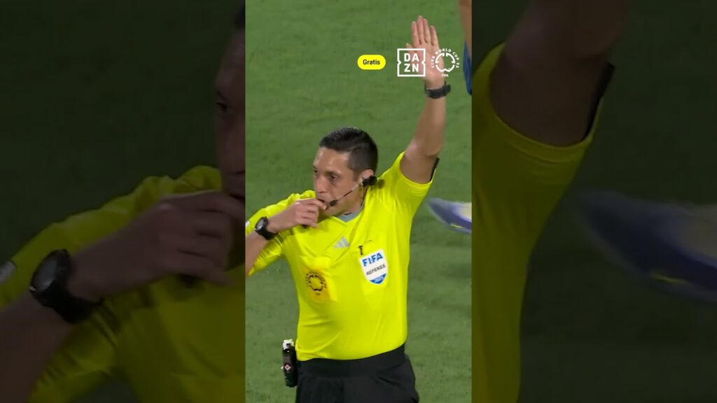 ¡DE LA QUE SE SALVÓ RÚBEN DIAS! 🥵Le hizo a Malcom penalti c... pero había fuera de juego #FIFACWC