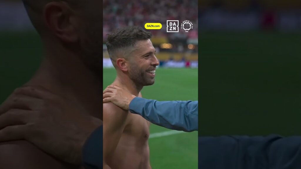 ¿NOSTALGIA, ERES TÚ? 🥹 El cariñoso abrazo de Luis Enrique a Sergio Busquets y Jordi Alba ❤️#FIFACWC