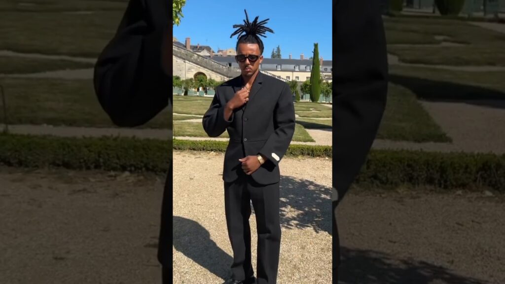 ❤️ Jules Kounde’s look to the Jacquemus show at the Paris Fashion Week (Barça) #football #shorts