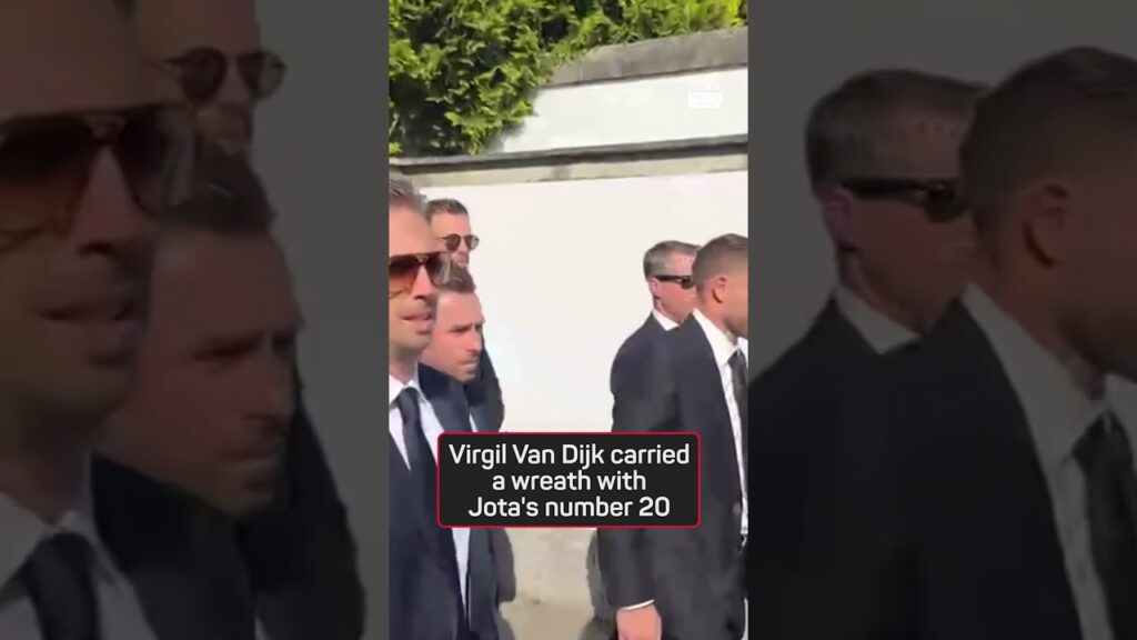 Van Dijk leads Liverpool players in the emotional final farewell to Diogo Jota 🕊️