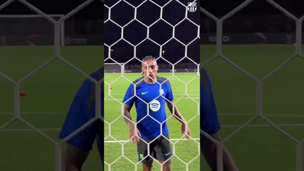 Raphinha, el número 1 también de portero #shorts