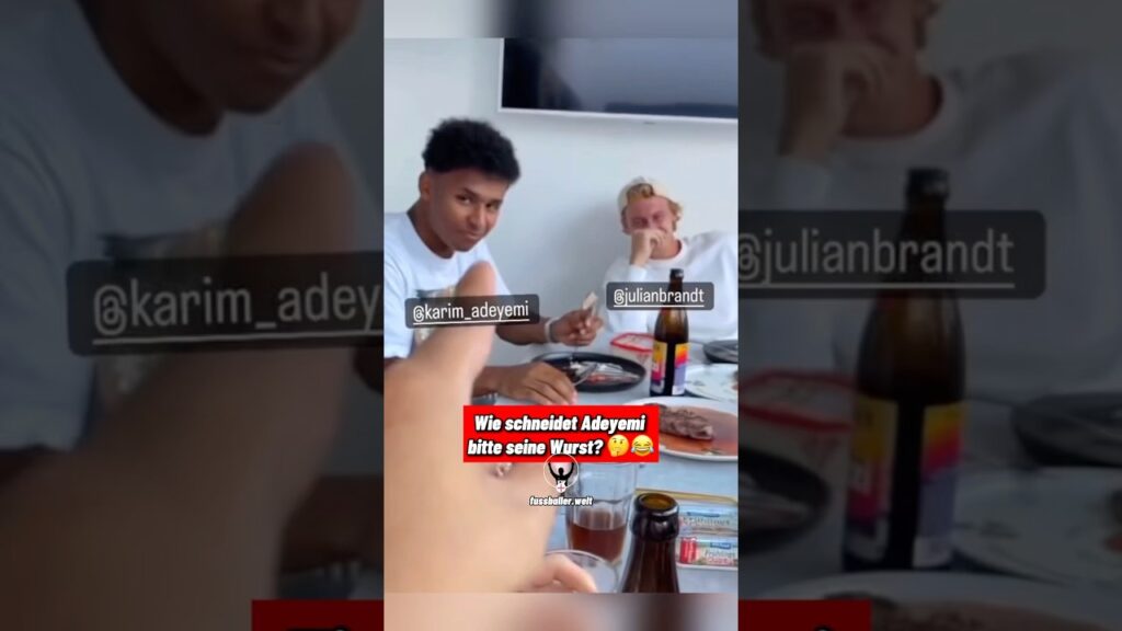 Wie schneidet Adeyemi bitte seine Wurst? 🤔😂