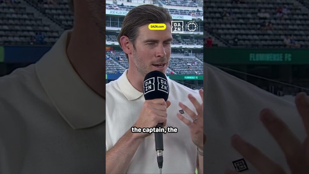 Gareth Bale Gives Thiago Silva His Flowers Gareth Bale Gives Thiago Silva His Flowers