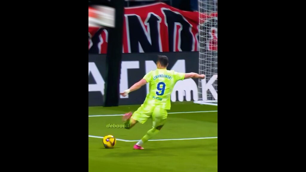 Lewandowski Teaches Ansu Fati How to Score 😍