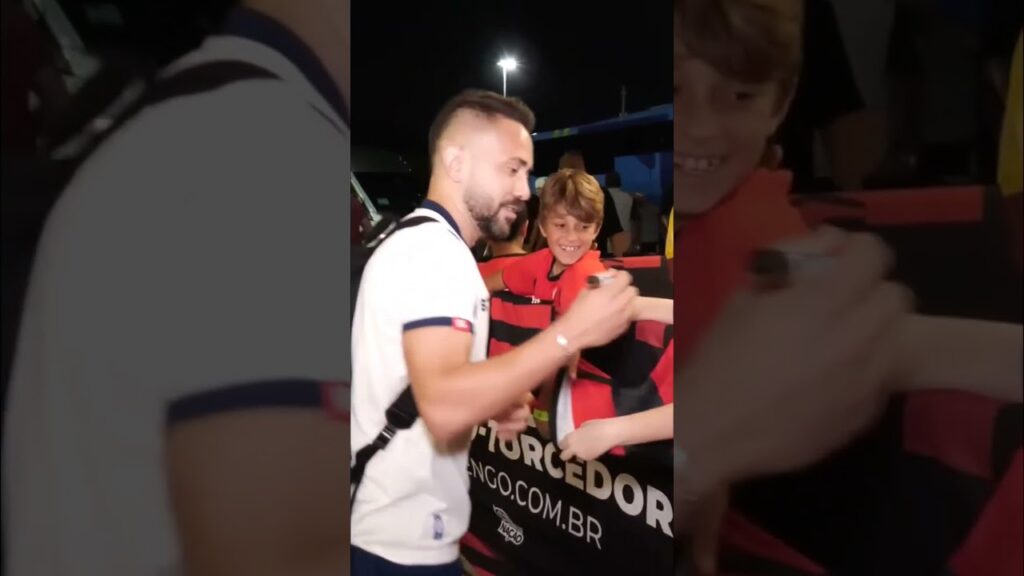 ETERNO CAPI7ÃO: EVERTON RIBEIRO RECEBIDO COMO ÍDOLO PELA TORCIDA DO FLAMENGO! #futebol #brasileirão