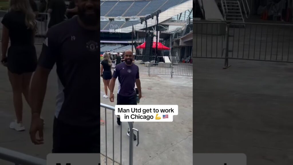 Bruno Fernandes & Bryan Mbeumo are all smiles as Manchester United get down to business in Chicago