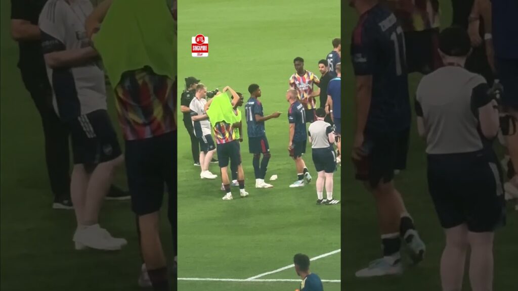 Viktor Gyökeres and Ben White reunited at Arsenal after the match against Newcastle. 🤝