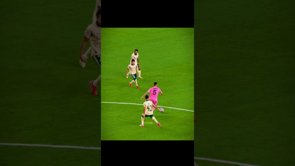 Sergio Busquets has 6th sense ☠️ #football #footballshorts #shorts #edit