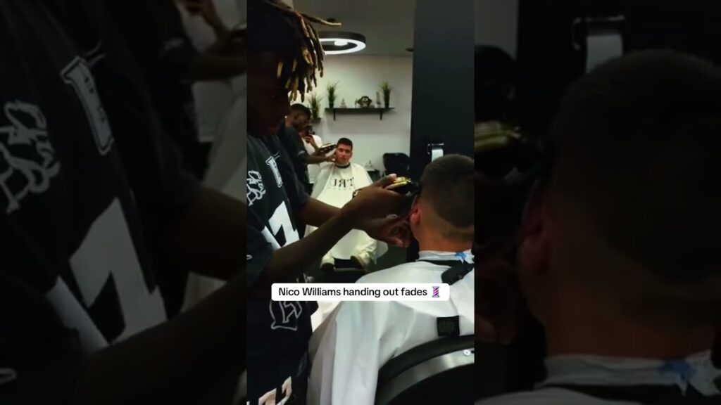 New hobbies for Nico Williams! (via brice.es/TT)