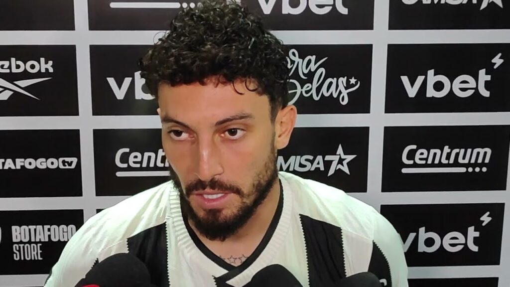 ALEX TELLES RESSALTA A IMPORTÂNCIA DE RODAR O ELENCO DO BOTAFOGO AO LONGO DA TEMPORADA