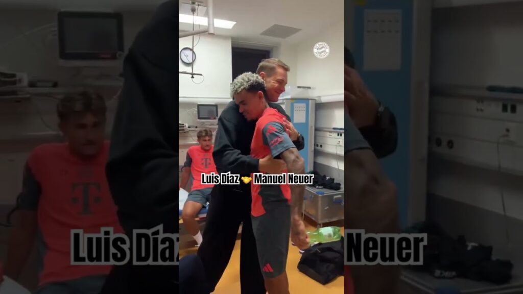 Luis Díaz meeting his new captain Manuel Neuer! 🤝🔴