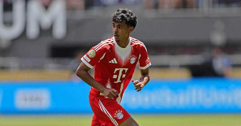 Adam Aznou transfers from FC Bayern to FC Everton