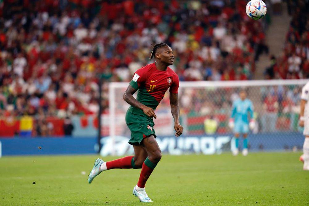 Milan are waiting for Bayern Munich. They think Bayern will come [for Leão]. Milan are unwilling to sell, but they believe that Bayern or Barcelona will come for him. If they come with €85m, anything is possible [@DiMarzio via @wettfreunde]