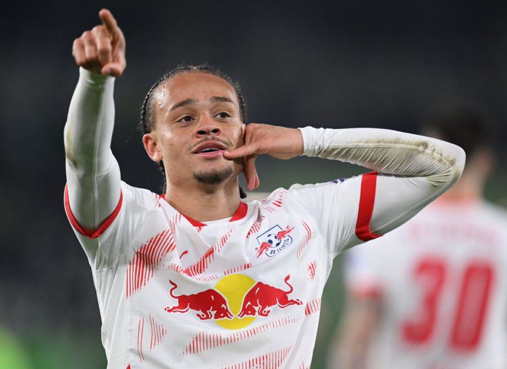Xavi Simons is close to agreeing personal terms with Chelsea, but is also talking to other clubs with Bayern and Arsenal keen as well. The 22-year-old is prioritising a move to the Premier League as it stands. Bayern are not ruling out a bid for Simons despite knowing he is keen on a PL switch