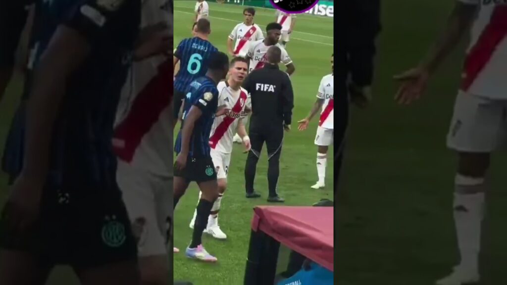 Marcos Acuña showing Denzel Dumfries his shin pad with the World Cup #clubworldcup #viral #trending