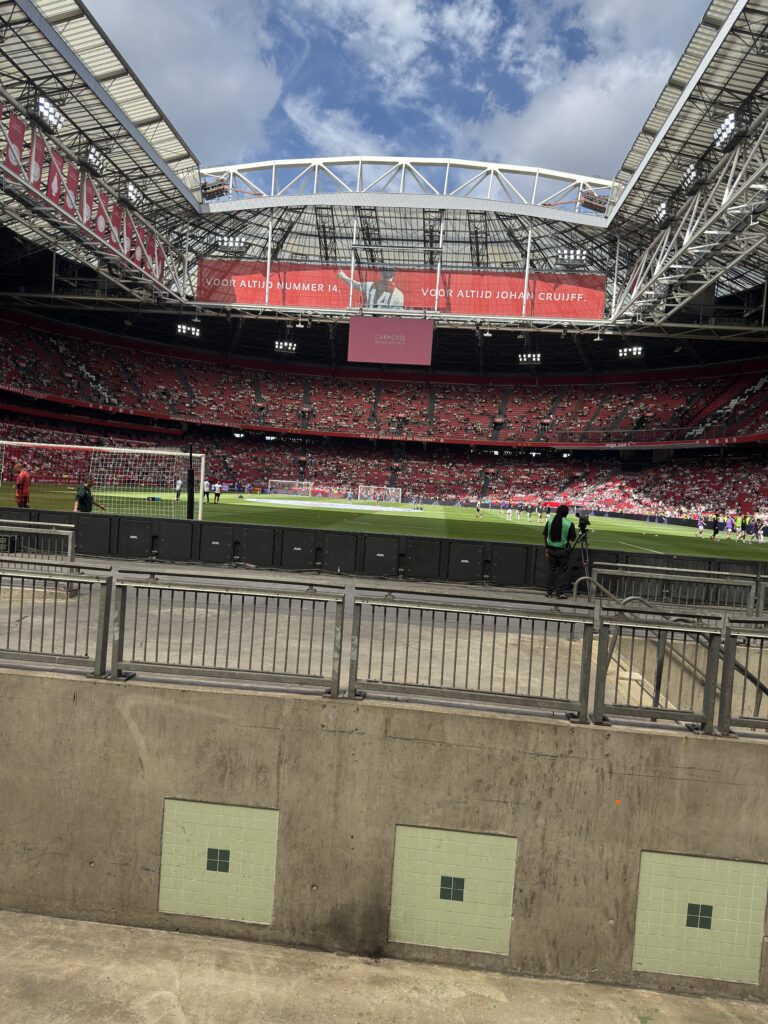 Summer’s finally over, welcome home Ajacieden!