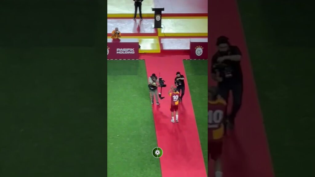 Leroy Sane'nin sahneye çıkış anı