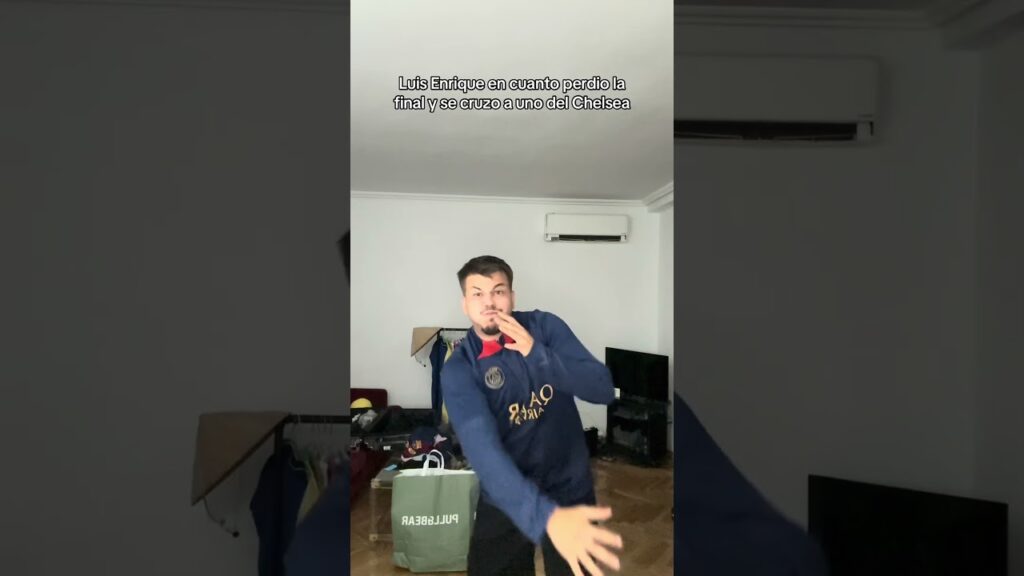 Luis Enrique cuando gana vs Cuando pierde 😂 (golpeo a un jugador del Chelsea)