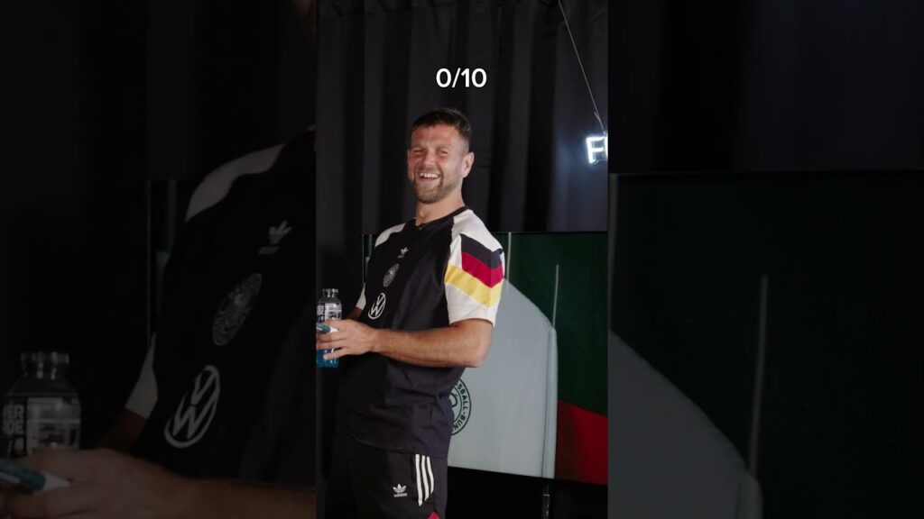 Woltemade 🆚 Füllkrug: Powerade Bottleflip-Challenge 🍶😵‍💫