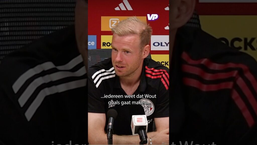 ‘WEGHORST ZEI GEKSCHEREND IN DE KLEEDKAMER…’ 🤣 #Ajax #Amsterdam #Eredivisie