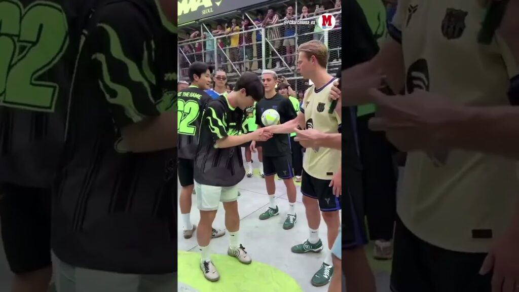 FRENKIE DE JONG SHARES A SPECIAL MOMENT WITH A FAN!🥹#FrenkieDeJong #FCBarcelona #LaLiga #Preseason