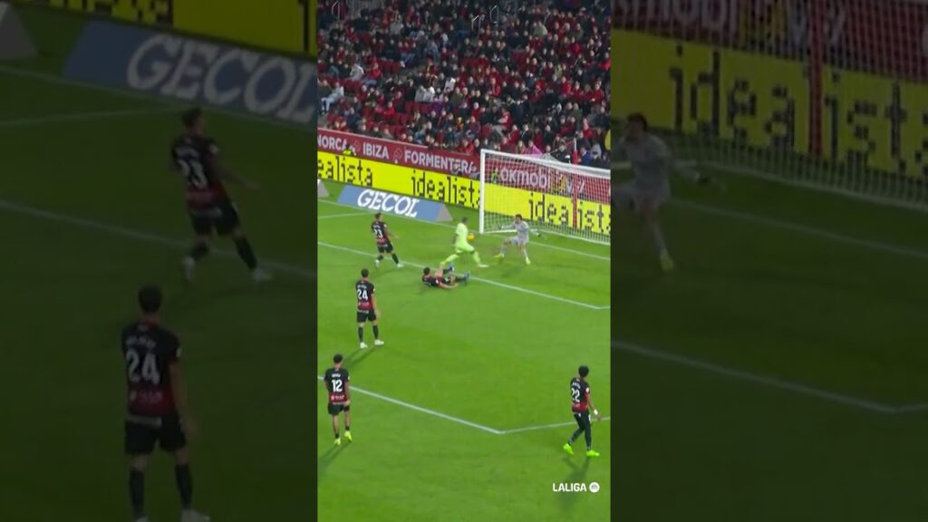 Lamine assist 👉 Raphinha goal. We’ve seen that before.⏳#MallorcaBarça #laligahighlights #fcbarcelona