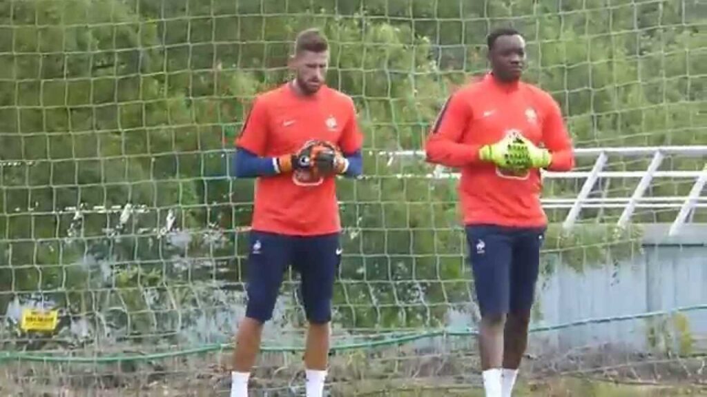 Benoît Costil ● Steve Mandanda ● Hugo Lloris ● Training goalkeepers French Team