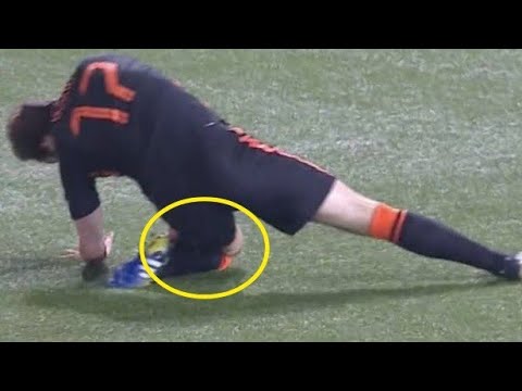Daley Blind knee injury vs Gibraltar 😱