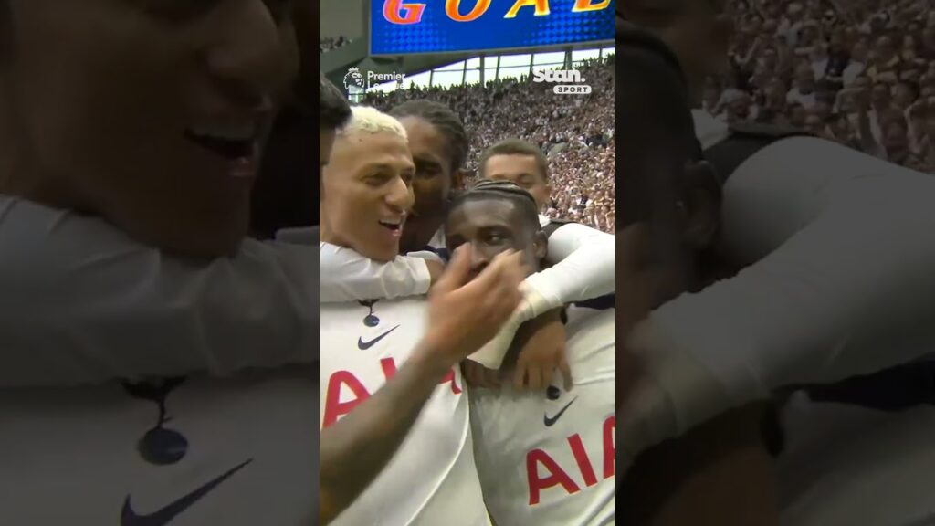 Richarlison's GOAL OF THE SEASON contender 🤯 Incredible scissor kick #StanSportAU #PremierLeague