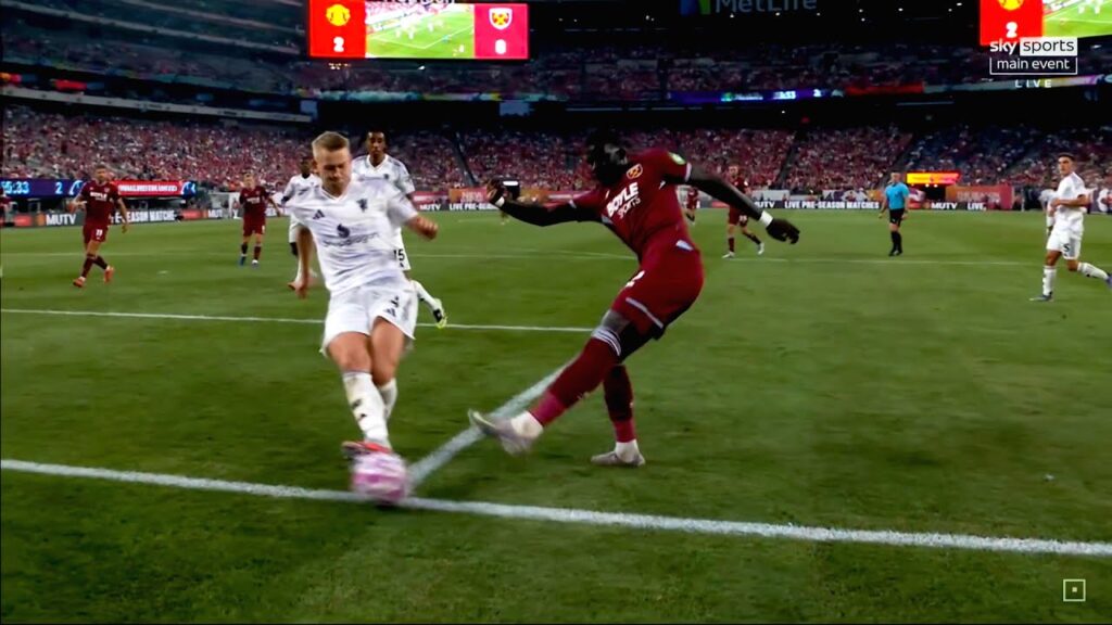 Matthijs De Ligt great wall for Man United (pre-season)