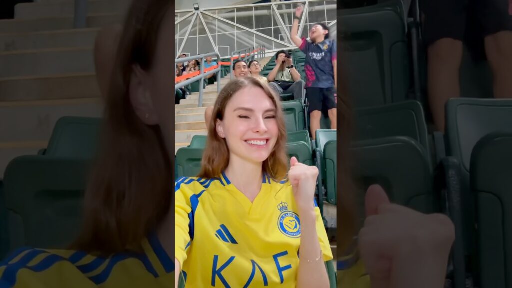 🫡 Ronaldo caught the keeper off guard and assisted Joao Felix for an epic win with one man down!