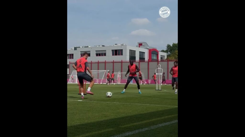 Dayot Upamecano, Joshua Kimmich and other players at Bayern's passing training session