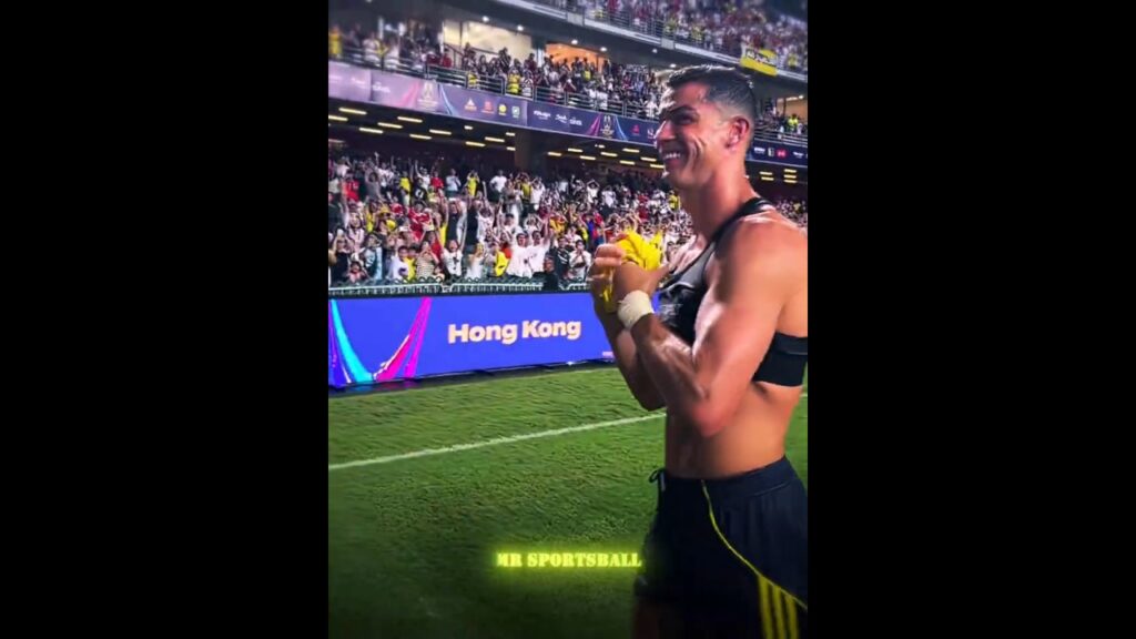 Hong Kong Crowd Goes Wild as Ronaldo Gifts His Jersey! 🔥