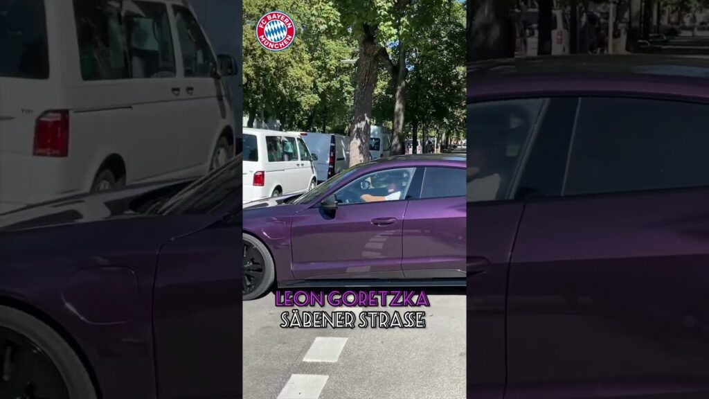 Leon Goretzka an Säbener Straße mit Audi RS e-tron GT