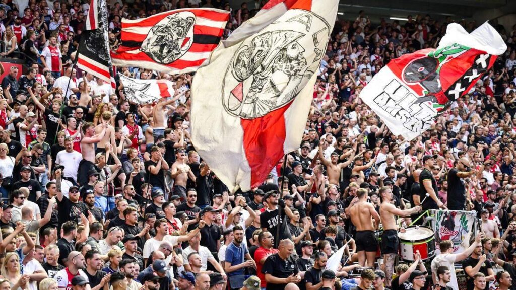 ‼️Waarschuwing‼️Oplichting bij de koop / huur bij honderden Ajax seizoenskaarten ‼️