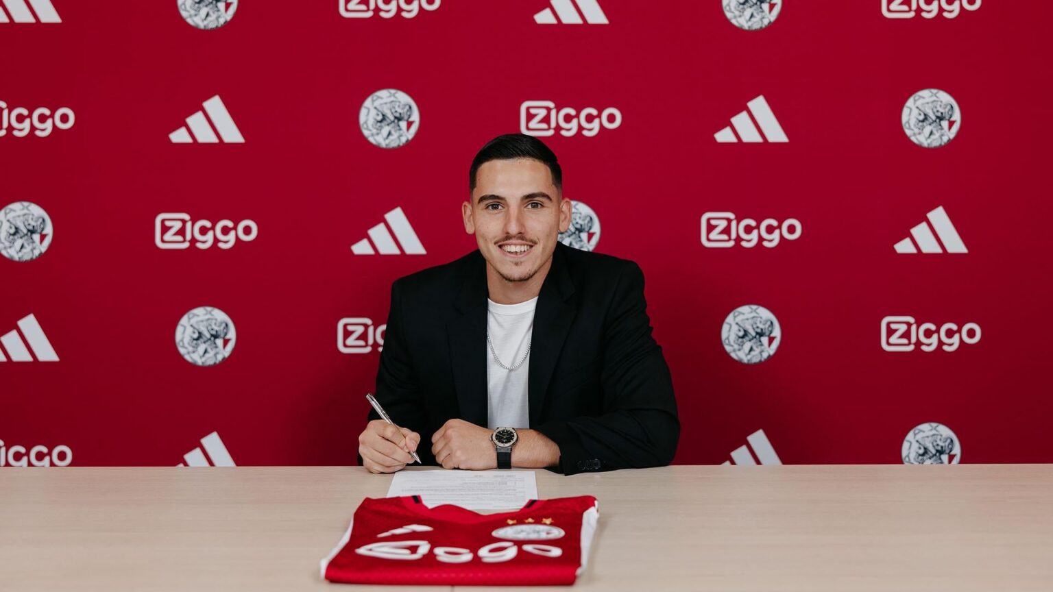 Official: Ajax and RB Salzburg reach agreement on Oscar Gloukh