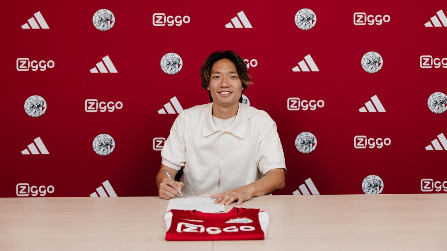 Official: Ajax, Borussia Mönchengladbach, and Ko Itakura have reached an agreement on the transfer of the defender to Ajax