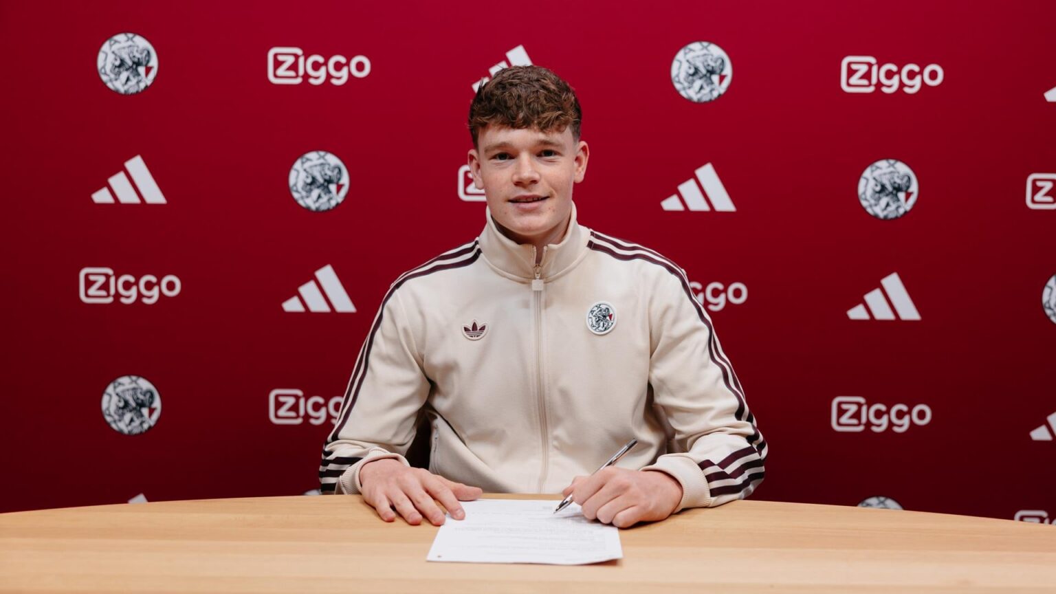 Official: Ajax has reached an agreement with Liverpool FC and James McConnell. The 20-year-old midfielder joins the Dutch club on loan and will return to Liverpool at the end of the season.